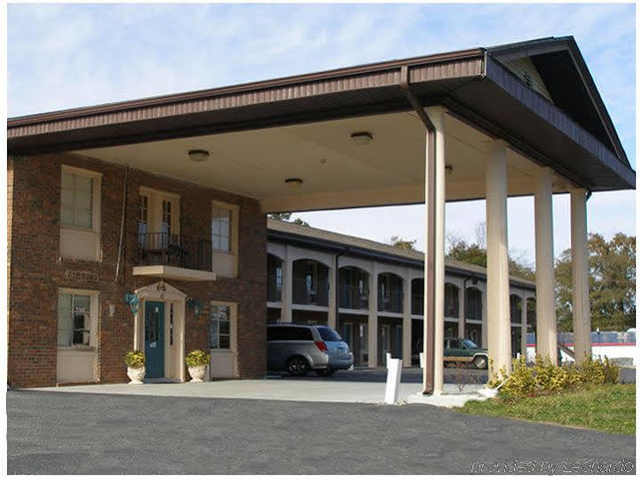 Scottish Inn And Suites Perry Exteriör bild