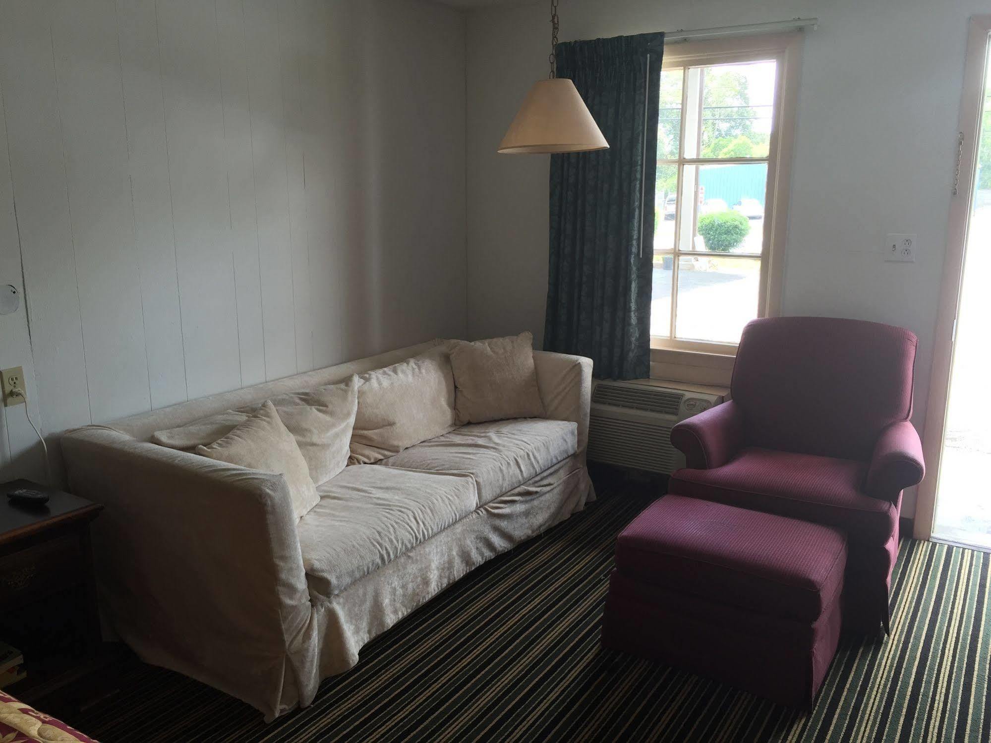 Scottish Inn And Suites Perry Exteriör bild