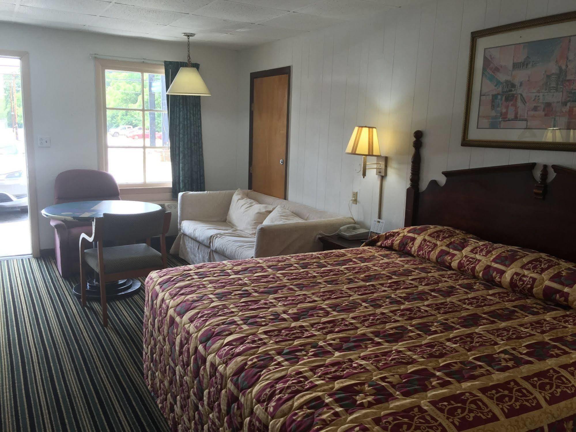 Scottish Inn And Suites Perry Exteriör bild