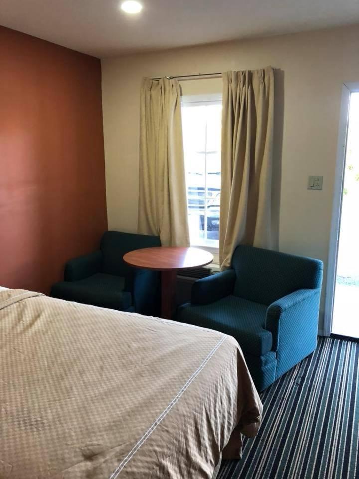 Scottish Inn And Suites Perry Exteriör bild